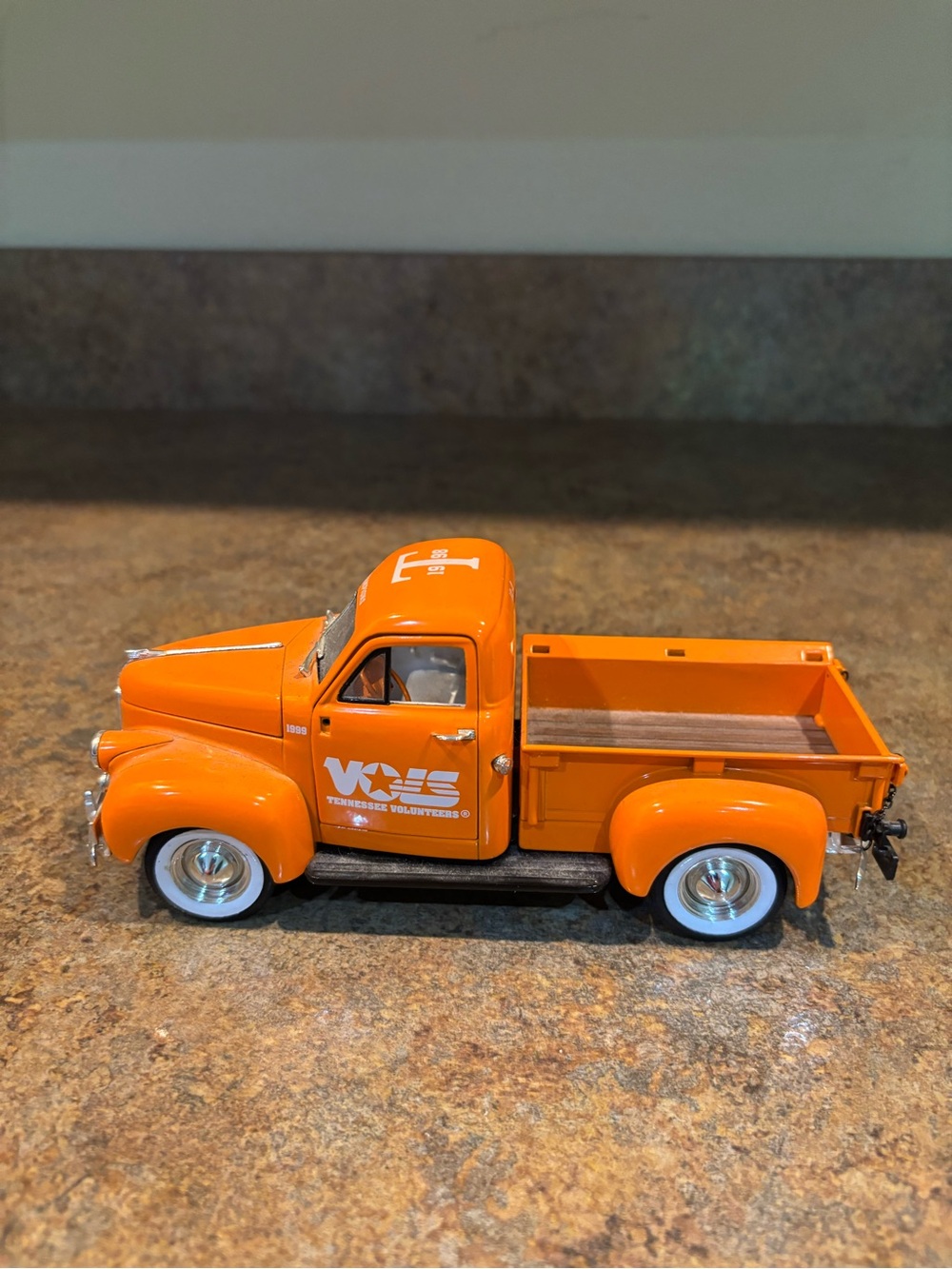Tennessee volunteers pick up truck model figure home decor